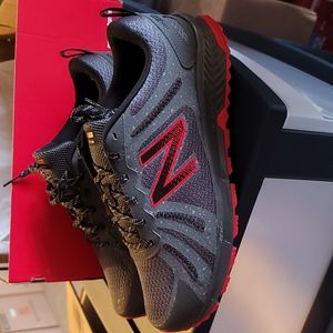 NIB Men's new balance sneakers size 9 Wide